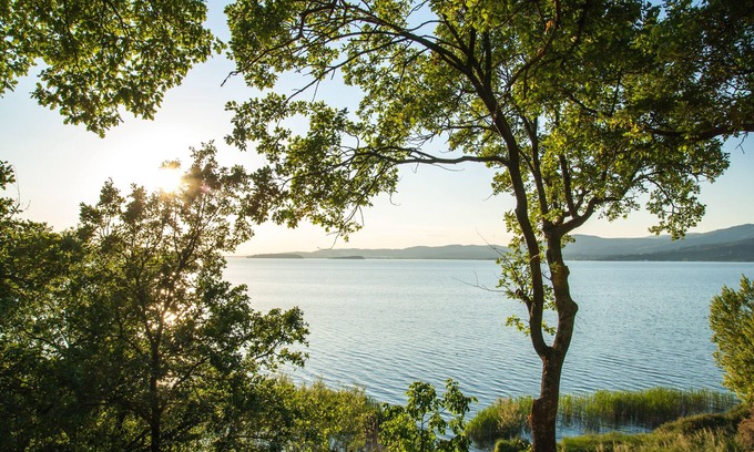 Monte del Lago Alquiler De RV | Camping Villaggio Cerquestra