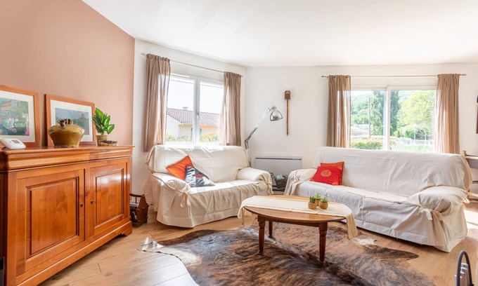 Serralongue Casa | Can Guillamou - Tres Habitaciones Casa, Capacidad 6