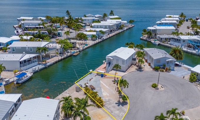 Cudjoe Key Alquiler De RV | Canal Front RV LOT 451 Venture Out (40x23x70x31x35)