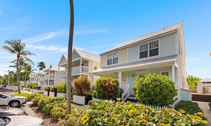 Marathon Casa | Canalside 2BR/1.5BA Bungalow Villa 7023 with Jetted Spa Pool: Village at Hawks Cay Villas