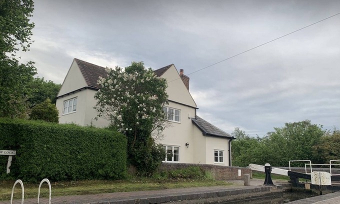 Himley Cabaña | Canalside Lock House