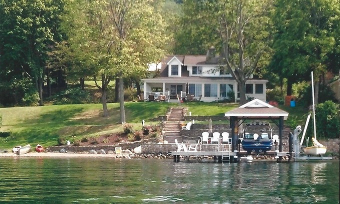 Middlesex Casa | Canandaigua Lake Waterfront Beauty - ¡Relájese en la Casa DeMarco!