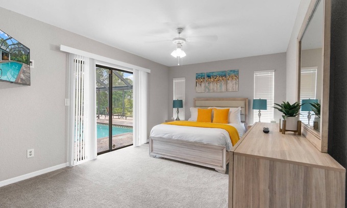 Spring Hill Casa | Candida's Retreat Sleeps 8 Guests : 3 Bedrooms, 5 Beds, 2 Full Baths Heated Pool