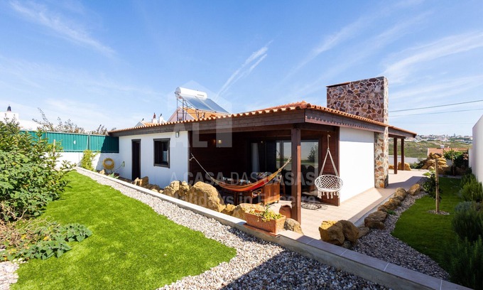 Barril de Cima Chalet De Esquí | Cantinho S. Julião by ACasaDasCasas