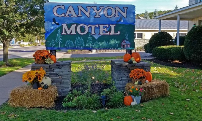 Wellsboro Hotel | Canyon Motel