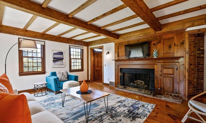 East Dennis Casa | Cape Cod Charm: Bay Views & Family Fun