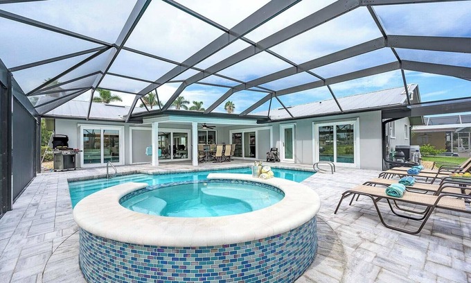 Pelican Casa | Cape Coral Beauty 4 BR / 3BA - Boater's Paradise w / Sunset Dreams! (Barco disponible)