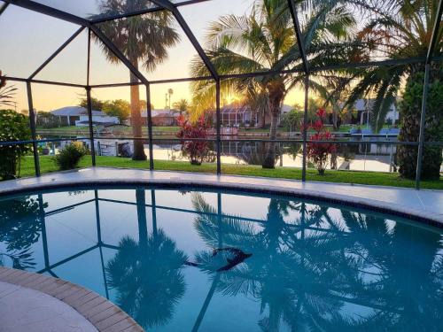 Fort Myers Casa | Cape Coral, Pool Home, On Fresh Water Canal, Fishing, Free Wi-fi & Game Room