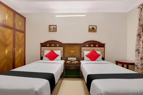 Jayanagar Hotel | Capital O Elegant Amethyst Business Hotel Near Ragigudda Sri Prasanna Anjaneyaswamy Temple