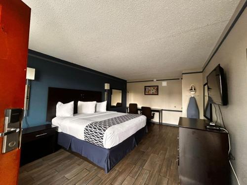 Medical District Hotel | Capital O Kings Inn