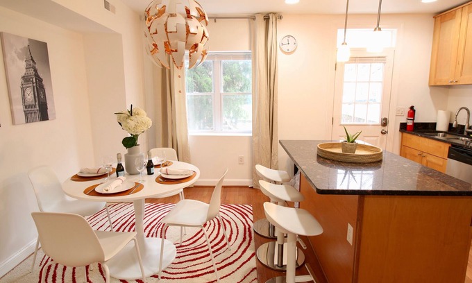 Kingman Park Casa | Capitol Hill Gem, Sleeps 6, Steps to Metro, Free Parking