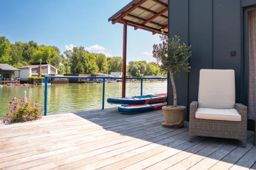 Jarovce Apartamento | Captains Danube Houseboat - Bratislava
