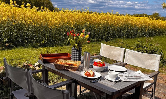 Steinbergkirche Casa | Captains Lodge - Badewanne, Dusche, Terrasse, Grill, Abgelegen und Strandnah