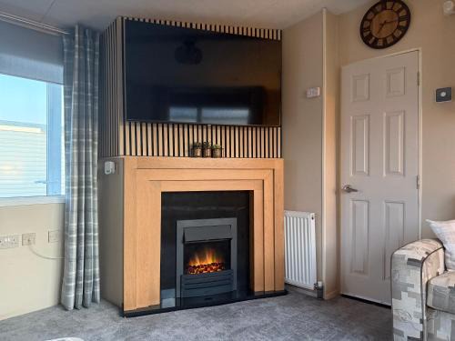 Muston Otro | Caravan by the sea