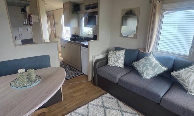 Rhyl Cabina | 2 bed huge balcony Retreat in Rhyl