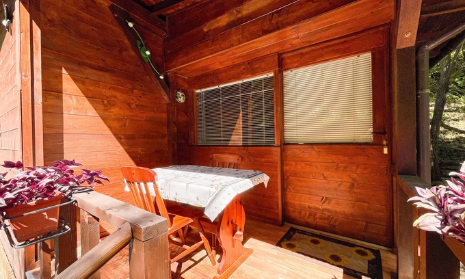 Palazzuolo sul Senio Alquiler De RV | Caravana "Le Sorgenti - Chalet 12" con vistas a la montaña y jardín privado