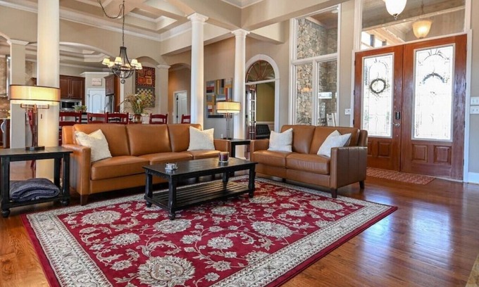 Martin Casa | Cardinal Rose Lakehouse with Hot Tub
