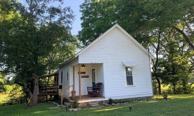 Dixon Springs Cabaña | Caretaker cottage with 1 bedroom and WiFi, AC in delightful Dixon Springs