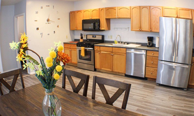 South Side Flats Apartamento | Carey Way Quarters – Modern 2BR Near Carson Street