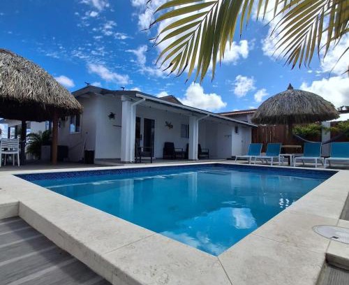Oranjestad Casa | Caribbean Breeze- 4 Bedroom- 4 ensuite bathrooms