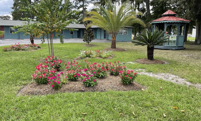 Garden City Hotel | Carole Motel