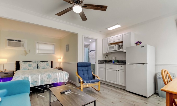 Seminole Hotel | CAROUSEL SUITES - NEWLY RENOVATED STUDIO #6 JUST STEPS AWAY FROM THE BEACH