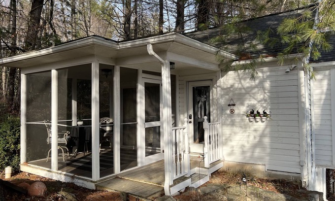 Spruce Pine Apartamento | Carriage House~Spruce Pine