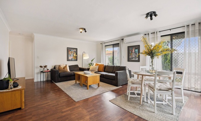 North Perth Apartamento | Carrington Retreat – Quiet 2BR Stay Near Shops, Buses & City Fringe