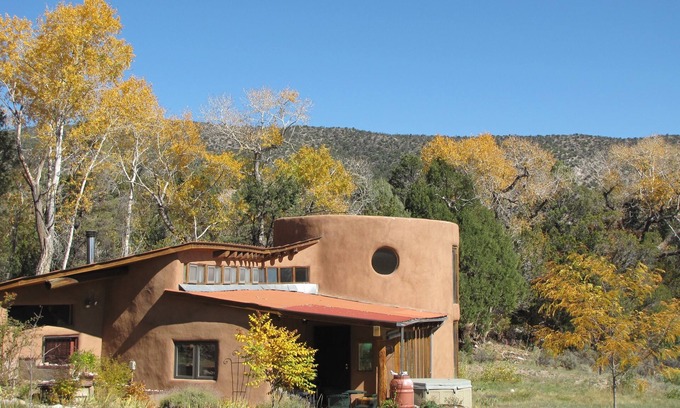 El Rito Casa | Casa Ambrosia: casa única de Adobe con vistas a la montaña en un hermoso valle del río