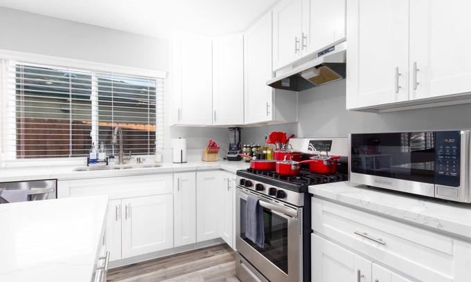 Mira Mesa Casa | Casa Andasol, 3BD Home with Mini Golf, Fire Pit, Arcade Games, By Zoo, Sea World