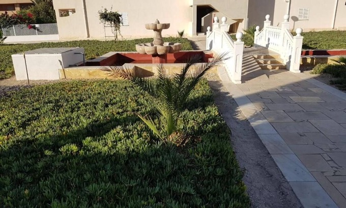 Las Herrerias Casa | Casa Baja naturista con patio en primera línea!