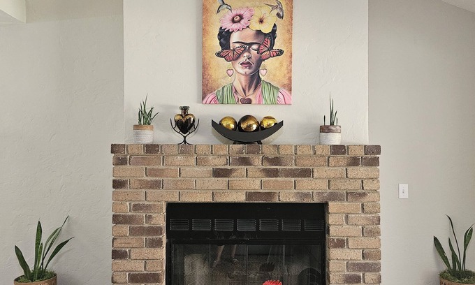 Raisin Casa | Casa Barrera Soothing 3-Bedroom Home in a North East Fresno!