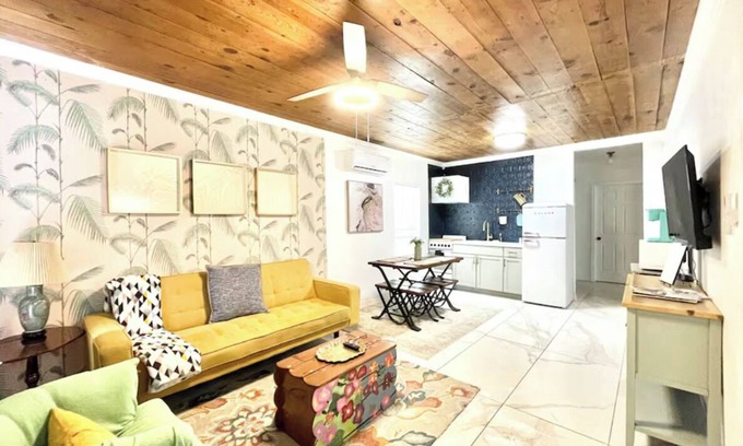Southside Casa | Casa Blanca near Downtown