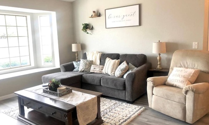 Sierra Vista Casa | Casa Blanca Retreat, 3 BR Home w/ A/C & Free Wi-Fi
