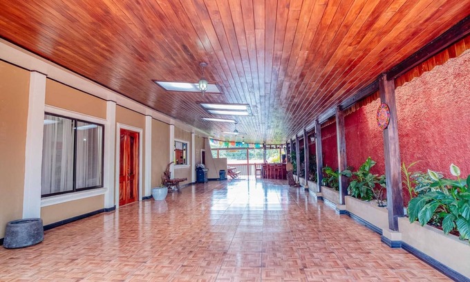 Daniel Flores Casa | CASA BONANZA PEREZ ZELEDON