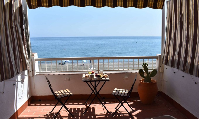 Caleta de Velez Casa | Casa Brisa Marina - a un paso de la playa