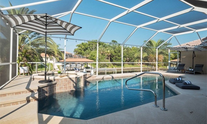 Palm Harbor Casa | Casa Canal Waterfront Heated Pool & Spa Retreat