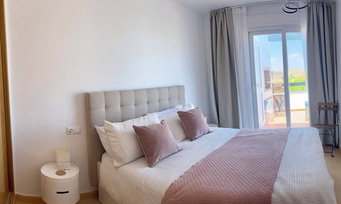 Torre-Pacheco Apartamento | Casa Carlitos, 2-bed apartment with large terrace overlooking golf views