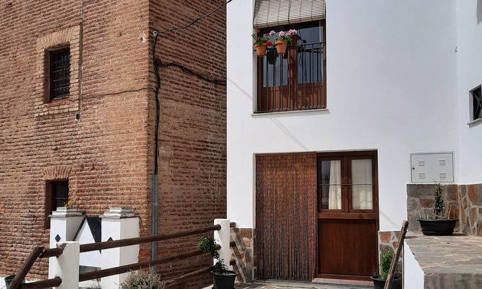 Laroles Apartamento | Casa Carmen, casa alpujarreña junto a la torre mudéjar