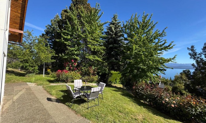 San Carlos de Bariloche Chalet De Esquí | Casa con parque y vista al lago