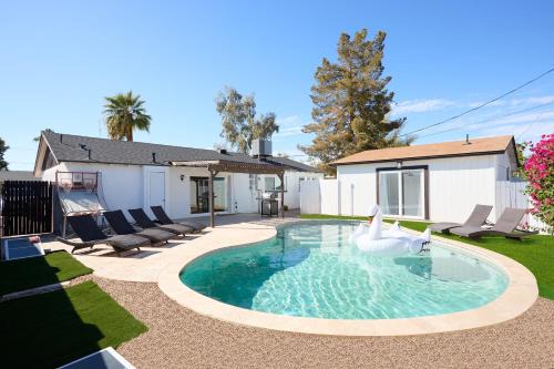 New Papago Parkway Casa | Casa Con Casita - Private Pool - 8 min to Old Town