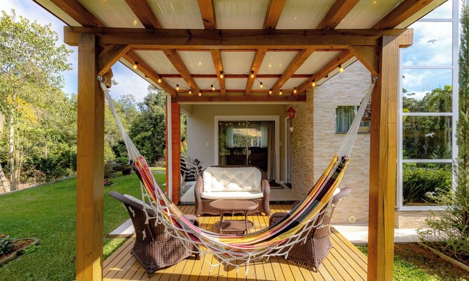 Benedito Novo Chalet De Esquí | Casa de campo c/ Wi-Fi, jardim e churrasqueira