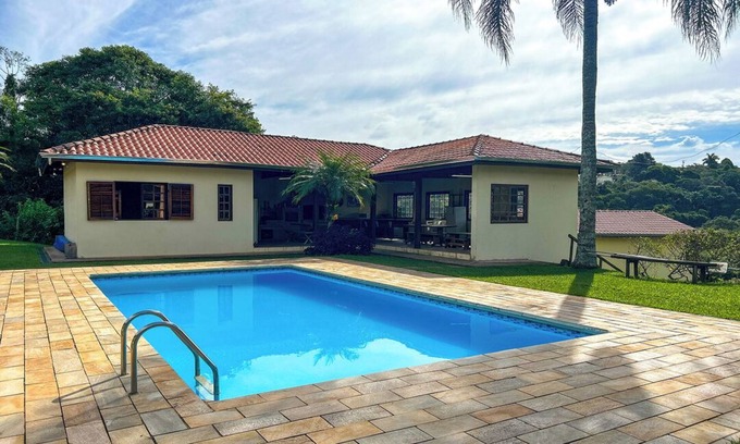 Mairinque Chalet De Esquí | Casa de campo c piscina e natureza em Mairinque/SP