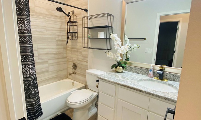 Biggs Field Casa | Casa De Horizon