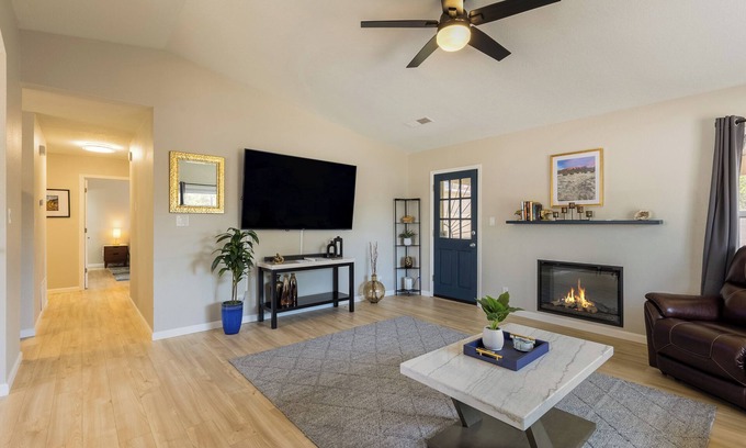 Albuquerque Casa | Casa De Los Globos/Luxury 2 Bedroom Home Walking Distance to Balloon Fiesta Park