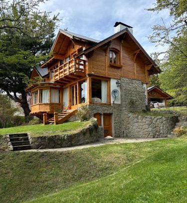 San Carlos de Bariloche Chalet De Esquí | CASA de MONTAÑA CON VISTA AL LAGO