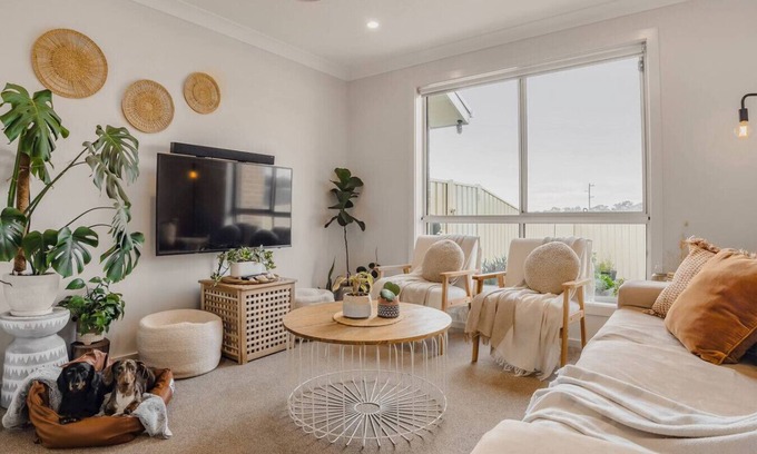 Nowra Casa | Casa de Soleil - New Modern Home Central Location