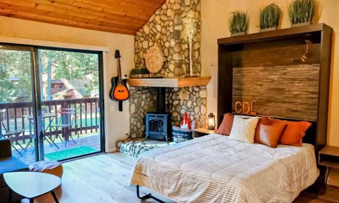 Shaver Lake Condominio | Casa del Lago-Modern Mountain Studio!