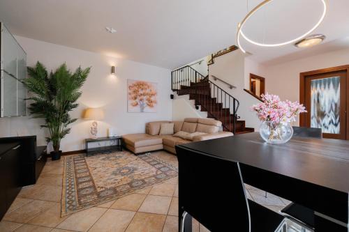 Gorizia Apartamento | Casa di Iaio - 90 m2 apt with Free Wi-Fi, Netflix, Home Cinema & Parking