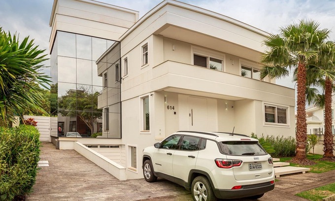 Jurere Villa | Casa Di Manuele a beautiful outdoor pool!